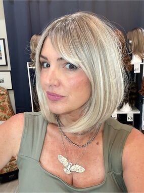 366 12” Rooted Blonde Banged Bob Synthetic Wig